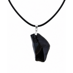 Pendentif Obsidienne noire sur cordon noir détouré fond blanc, création Magic Gaïa percée et repolie aux reflets profonds.