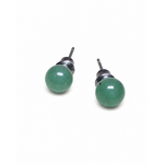 Boucles d’oreilles Aventurine Verte détourées sur fond blanc, perles 6 mm avec tiges et poussoirs en inox 304.