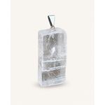 Pendentif Calcite Optique détouré sur fond clair, pierre cristalline rectangulaire aux lignes naturelles pour clarté et apaisement mental.
