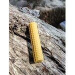 Petit format en cire gaufrée sur bois brut au bord de l’eau, bienfaits propices à la détente