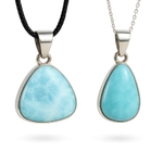 Pendentifs larimar en argent 925, pierre bleue des Caraïbes sur cordon noir et chaîne argent, bijoux en pierre naturelle associés à l’apaisement, à l’élégance et à l’harmonie intérieure.