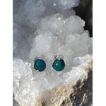Boucles d’oreilles apatite bleue cabochons ronds en argent 925 posées sur druse de quartz blanc — éclaire l’esprit, stimule créativité et expression.