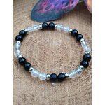 Bracelet protection en shungite, tourmaline noire et cristal de roche présenté sur bois, stabilité émotionnelle et maintien énergétique au quotidien