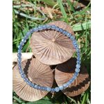 Bracelet labradorite 4 mm sur champignons en bois, perles gris bleuté aux reflets bleus pour protection douce, intuition calme et ancrage léger