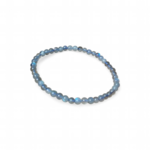 Bracelet labradorite 4 mm sur grande tranche de bois clair, perles gris argenté aux reflets bleu froid pour recul, stabilité émotionnelle et présence posée