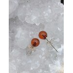 Puces d’oreilles ambre naturel argent 925 sur géode de quartz blanche – protection énergétique, apaisement du stress
