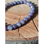 Bracelet pierres naturelles tourmaline rose et eudialyte sur décor bois, bijou féminin pour confiance affective et douceur relationnelle