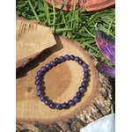 Bracelet lépidolite 6 mm sur rondin de bois avec décor féerique, détente profonde, lâcher-prise et repos du mental