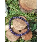 Bracelet lépidolite 6 mm sur rondins de bois avec herbe, perles violettes naturelles pour relâchement nerveux et recentrage paisible