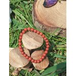 Bracelet jaspe rouge 6 mm sur grand disque de bois, perles rouge brun légèrement veinées, concentration, aplomb et détermination