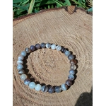 Bracelet Agate du Botswana sur cercle de bois, bracelet en pierre naturelle 6 mm, réconfort profond et confiance tranquille.