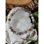 Bracelet Agate du Botswana 6 mm sur un amas de quartz, perles naturelles, calme des pensées et stabilité intérieure