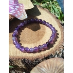 Bracelet lithothérapie améthyste sur bois avec décor végétal, perles violettes pour discernement, purification intérieure et stabilité du ressenti