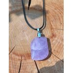 Pendentif améthyste sur bois naturel, pierre violette pour apaisement du mental et clarté intérieure