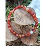 Bracelet cornaline en perles orange sur champignons décoratifs, énergie chaleureuse, esprit plus décidé et créativité en mouvement