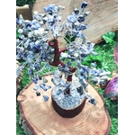 arbre du bonheur lapis lazuli pierres naturelles montées sur fil métallique base bois décor végétal objet déco énergétique pour bien-être et clarté d’esprit