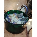 bougie cire de soja parfum lavande en verre vert sur support bois décor lumineux améthyste brute apaisement
