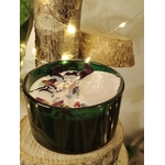 bougie parfumée rose du maroc sur rondin de bois ambiance cosy guirlande lumineuse quartz rose brut tendresse