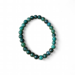 Bracelet Agate Mousse 6 mm vert sur fond blanc, perles naturelles et sérénité intérieure