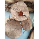 Bracelet ambre cognac sur chaîne argent 925 rhodié, cabochon rond miel sur décor naturel avec disques en bois, sérénité et douceur émotionnelle