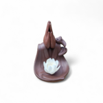 porte-encens-backflow-mains-lotus-en-terre-cuite-brun-fonce-sur-fond-blanc