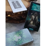 Cartes de tarot celtique – dos des cartes avec triskel, boîte du Tarot Celtique Universel et guide au fond