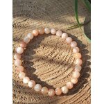 Bracelet pierre de soleil 6 mm orange pêche sur support en bois, perles rondes lumineuses pour joie intérieure, élan personnel et confiance sereine