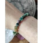 Bracelet Agate Indienne 6 mm porté au poignet, perles rondes multicolores vert, ocre, noir et violet, assurance tranquille et recentrage