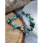 Bracelet turquoise baroque chips sur rondin de bois au décor minéral, douceur émotionnelle, recul et respiration intérieure