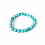 Bracelet turquoise du Pérou sur fond blanc, perles 8 mm bleu-vert sur élastique, communication apaisée et harmonie émotionnelle