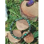 Bracelet turquoise africaine sur rondelles de bois avec herbe verte, perles naturelles bleues et vertes, recentrage et stabilité émotionnelle