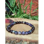 "Bracelet Cauchemar sur bois avec feuillage vert et décor gravé, perles violettes en pierres naturelles pour détente du soir, lâcher-prise et sérénité