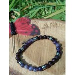 Bracelet Cauchemar sur bois avec feuillage vert et petite déco rouge, bijou du soir pour tranquillité, protection douce et sommeil serein