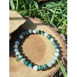 Bracelet Agate Arbre 6 mm sur rondin de bois avec herbes, perles naturelles vert mousse et blanches, recentrage et lien à la nature.