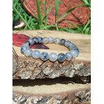 Bracelet en perles Agate Veine de Dragon 8 mm teintée sur bois brut, ambiance forêt, assurance tranquille et protection intérieure