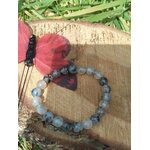 Bracelet Agate Veine de Dragon 8 mm teintée en décor forestier avec bois et feuillage, calme intérieur et présence stable