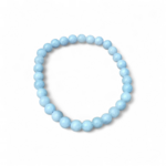 Bracelet célestine ou célestite sur fond blanc, perles 6 mm bleu très doux et reflets laiteux, calme du cœur, relâchement et harmonie émotionnelle