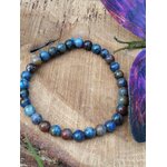 Bracelet dumortiérite 6 mm sur bois clair avec papillon violet, apaisement des pensées, attention soutenue et communication plus maîtrisée