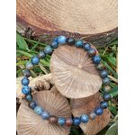 Bracelet dumortiérite 6 mm sur rondins de bois avec feuillage vert, perles naturelles pour calme du mental, organisation des idées et échange apaisé