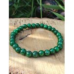 Bracelet jade africain 6 mm sur tranche de bois clair avec feuillage vert, perles vert émeraude et vert forêt marbré pour ancrage doux et calme intérieur