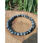 Bracelet obsidienne neige sur fond blanc, perles 6 mm noires et grises pour stabilité intérieure, maîtrise de soi et apaisement mental