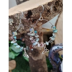 Création Magic Gaïa: boucles d’oreilles Larimar, perles chips bleu ciel, breloque triquetra; calme, expression, harmonie.