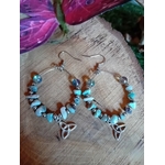 Création Magic Gaïa boucles d’oreilles Larimar bleu ciel triquetra sur bois, apaisement, clarté, harmonie.