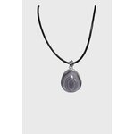 Pendentif agate du Botswana goutte à bandes gris-brun sur fond blanc avec serti métal argenté, bijou naturel pour stabilité intérieure et recentrage
