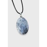 Pendentif opale dendritique sur fond blanc, pierre ovale aux motifs noirs sur gris clair avec bélière argentée, lucidité et équilibre du ressenti