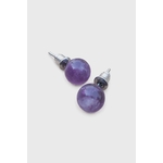 Boucles d’oreilles puces améthyste en gros plan sur fond blanc, perles violettes brillantes, tiges inox 304; associée à sérénité, apaisement, intuition.