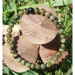 Bracelet péridot 6 mm en cercle dans l’herbe, perles vertes avec touches noires pour élan vital, fraîcheur du cœur et assurance sereine