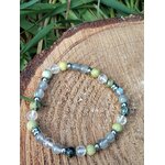 Bracelet vampire énergétique sur rondin de bois avec herbes, labradorite, serpentine et cristal de roche pour apaiser la nervosité et garder son énergie pour soi