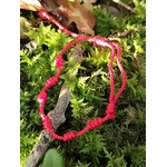 Bracelet rouge 7 nœuds sur mousse et brindilles, bijou rituel pour vitalité, élan intérieur et protection