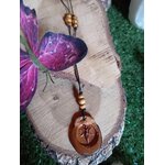 Pendentif bois Gaïa gravé sur cordon noir avec perles bois, tranche de bois, mousse verte et fleur violette, création unique inspirée de la nature